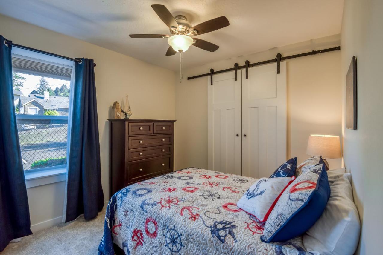 Oceanview Townhome - Pet Friendly - Sleeps 6 - King Depoe Bay Esterno foto