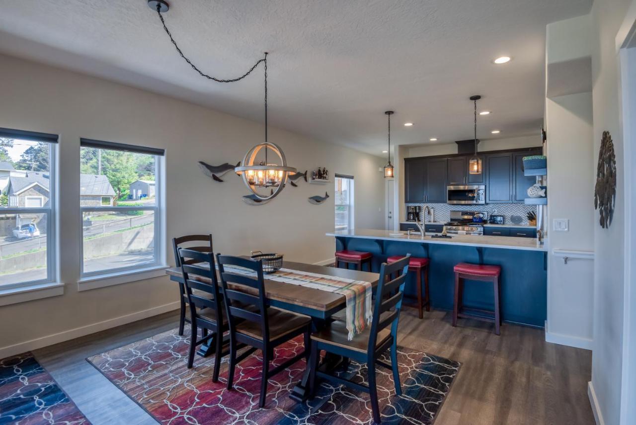 Oceanview Townhome - Pet Friendly - Sleeps 6 - King Depoe Bay Esterno foto